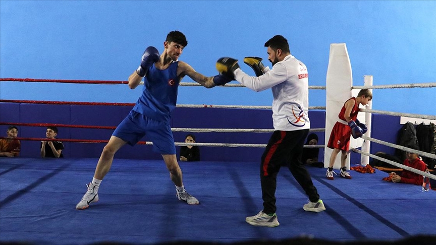Boksörler, ay-yıldızlı formayla Gençlik Olimpiyatları için kota peşinde