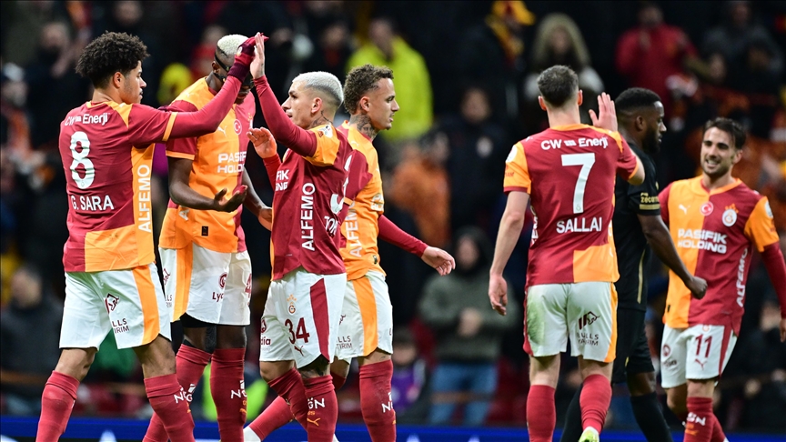 Galatasaray, Kayserispor'u 4-0 yenerek maç fazlasıyla zirvede puan farkını açtı