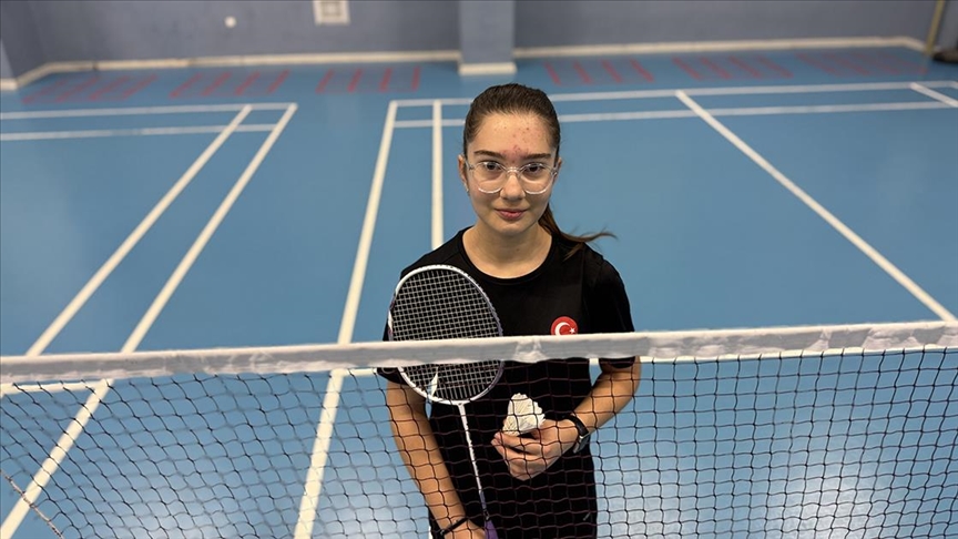 Milli badmintoncu Beril'in hedefi Avrupa'da kürsü