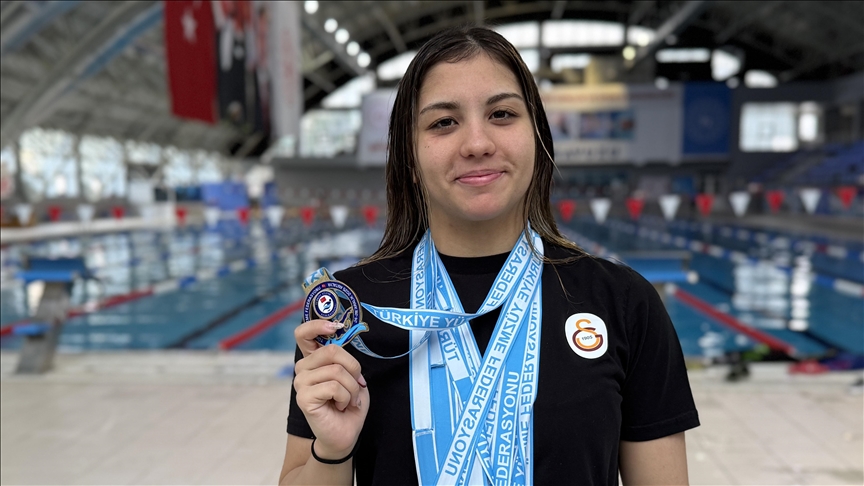 Milli yüzücü Dila Gençay'ın hedefi Çekya'da kürsü