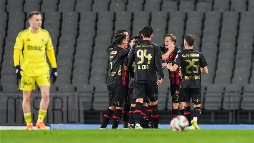 Fenerbahçe'ye zirve yarışında ağır darbe