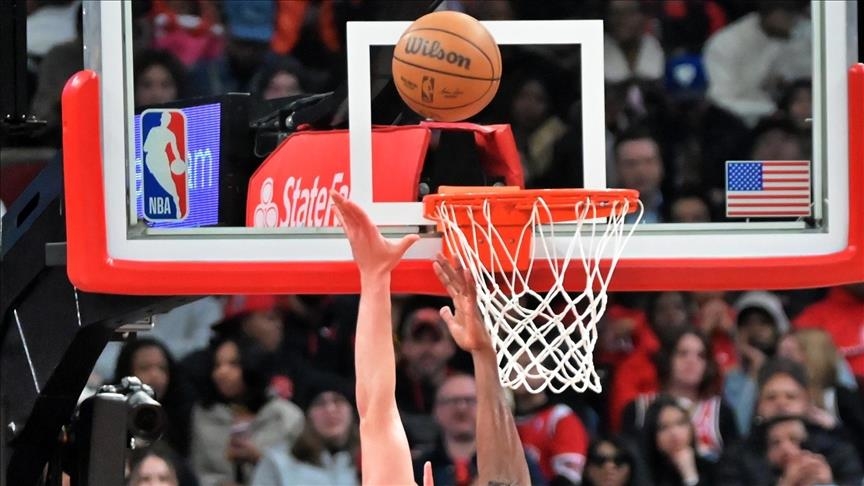 NBA'de Warriors, Ömer Faruk Yurtseven'in 17 sayıyla oynadığı maçta Spurs'e kaybetti