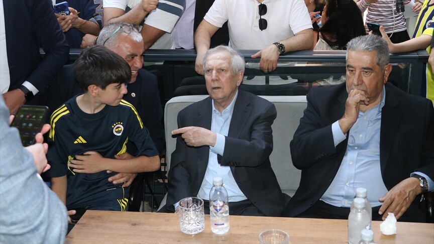 Fenerbahçe Kulübü Başkan Adayı Aziz Yıldırım, taraftarlarla bir araya geldi