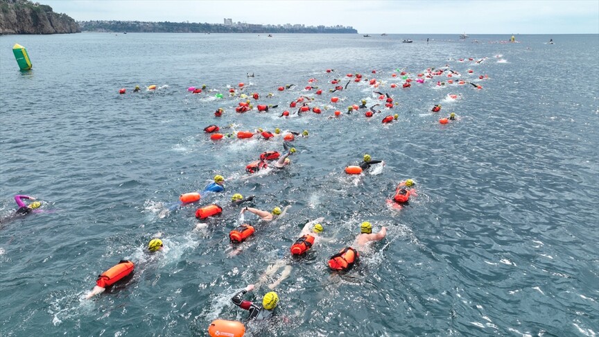 X-Waters yüzme yarışları Antalya'da yapıldı