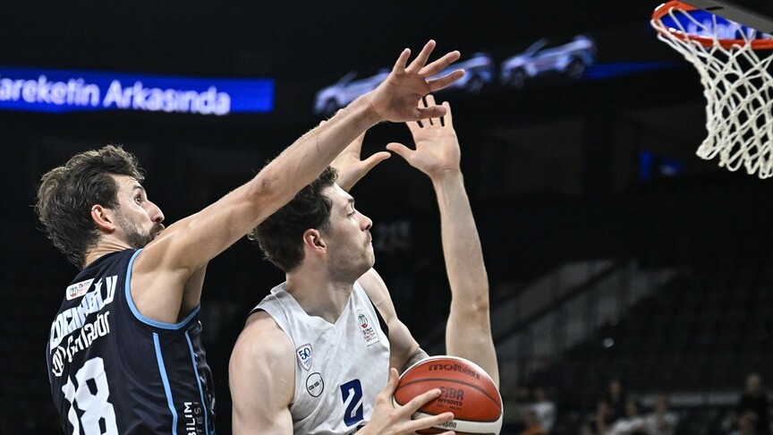 Türkiye Sigorta Basketbol Süper Ligi play-off çeyrek finalinde Anadolu Efes seride 1-0 öne geçti
