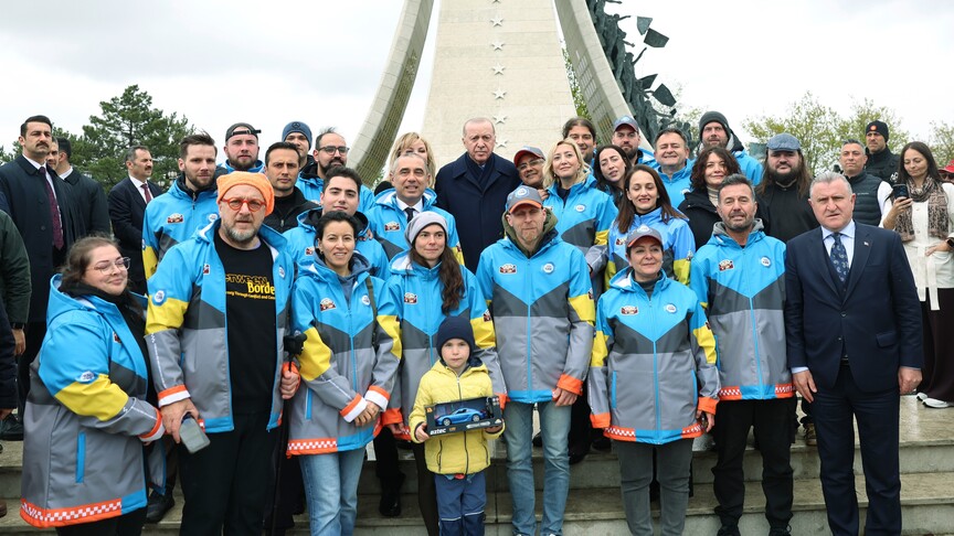 Cumhurbaşkanı Erdoğan, Doğu-Batı Dostluk ve İpek Yolu Rallisi grubunu uğurladı