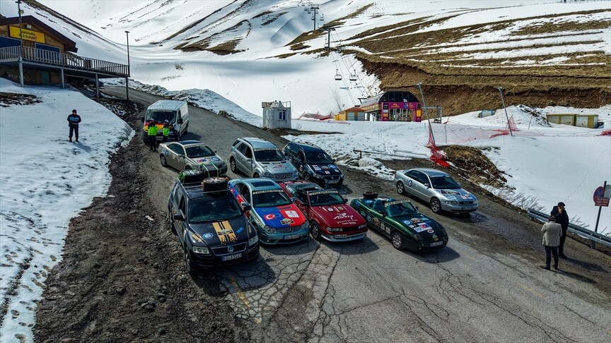 Doğu-Batı Dostluk ve İpek Yolu Rallisi ekibi Erzurum'dan Kars'a hareket etti
