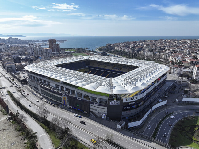 Fenerbahçe'den kadın ve çocuklara ücretsiz bilet