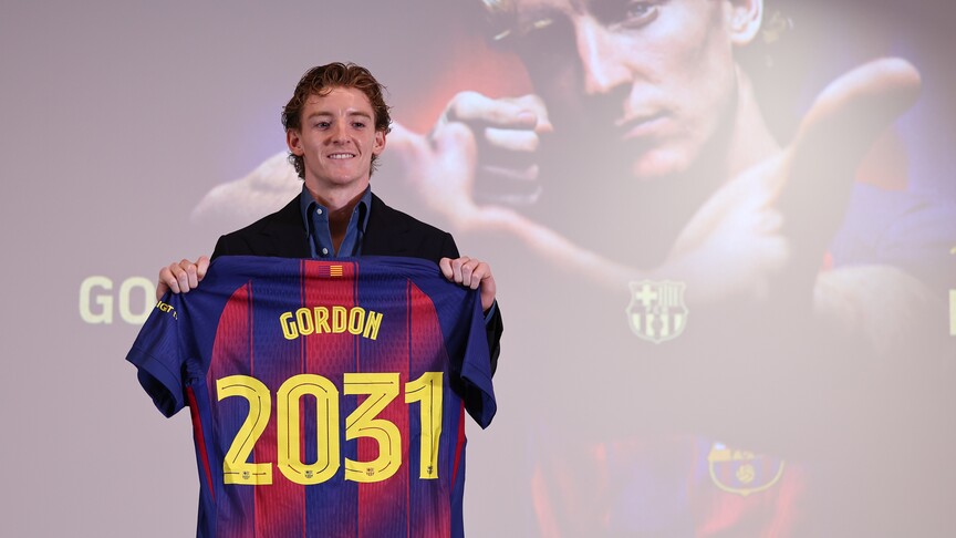 Barcelona, İngiliz futbolcu Anthony Gordon'ı renklerine bağladı