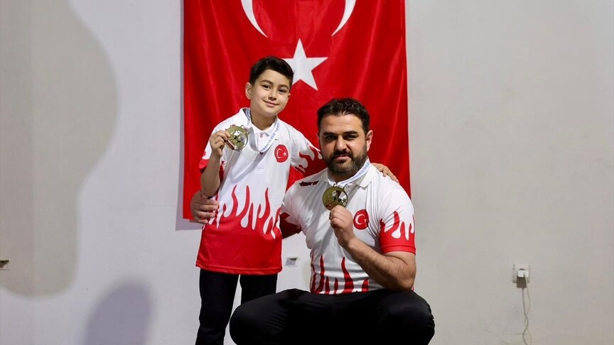 Aynı turnuvanın şampiyonları wushucu baba ile oğul yeni başarılar peşinde