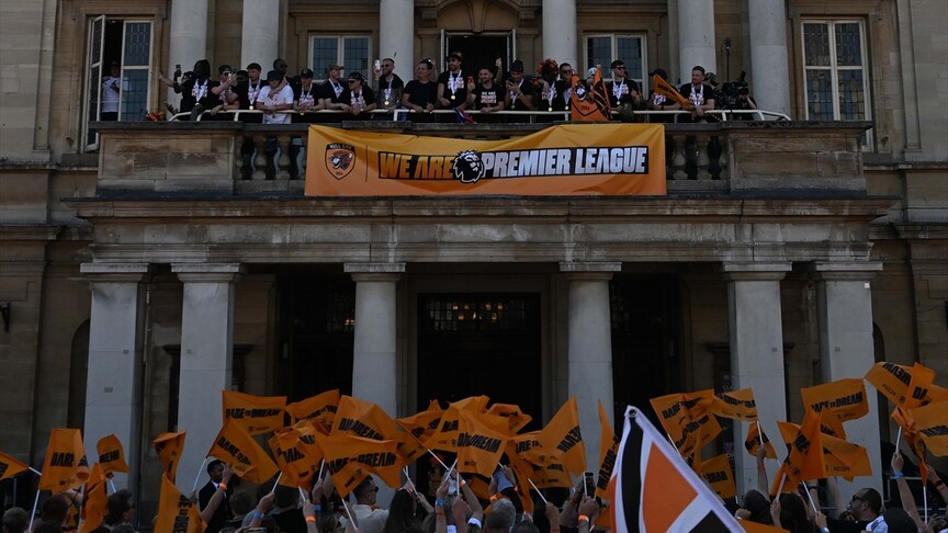 Hull City, Premier Lig'e çıkmasını taraftarlarıyla kutladı