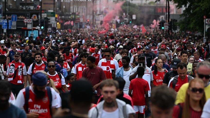 Arsenal, 22 yıl sonra gelen şampiyonluğu taraftarlarıyla kutladı