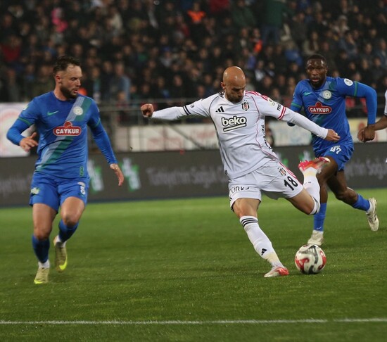 Beşiktaş, Trendyol Süper Lig'in son haftasında Çaykur Rizespor ile berabere kaldı