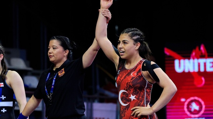 Milli güreşçi Delal Kadir, 17 Yaş Altı Avrupa Şampiyonası'nda bronz madalya aldı