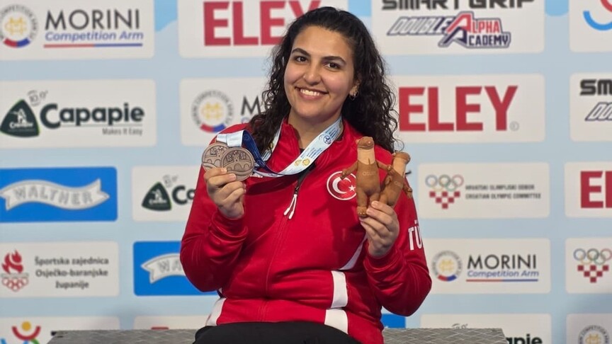 Milli atıcı Şevval İlayda Tarhan'dan Avrupa Şampiyonası'nda bronz madalya