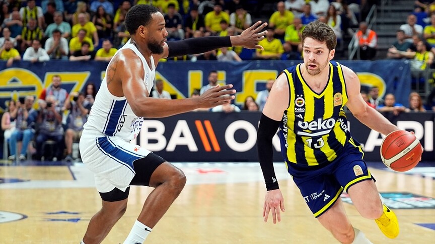 Türkiye Sigorta Basketbol Süper Ligi play-off yarı finalinde Fenerbahçe Beko seride 1-0 öne geçti