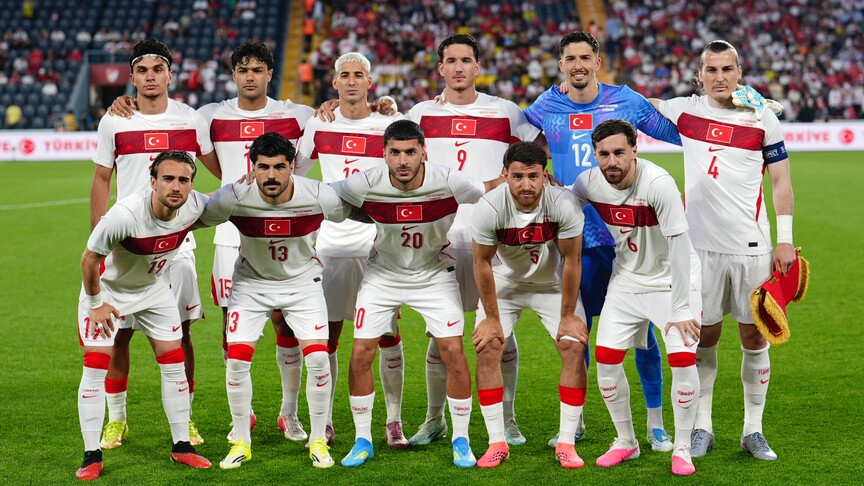 Siyasiler A Milli Futbol Takımı'na başarı diledi