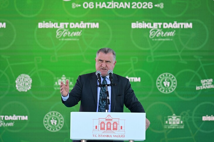 Bakan Bak: Gençlerle çok ciddi projeler gerçekleştiriyoruz