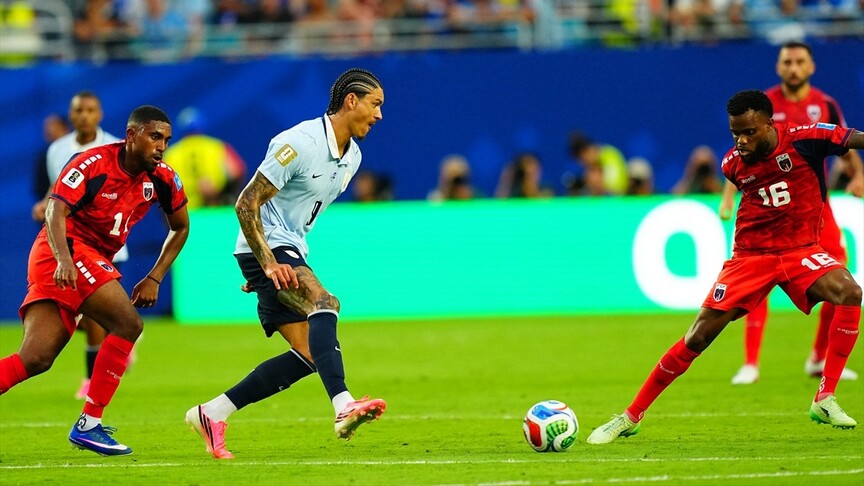 Uruguay ile Yeşil Burun Adaları 2-2 berabere kaldı
