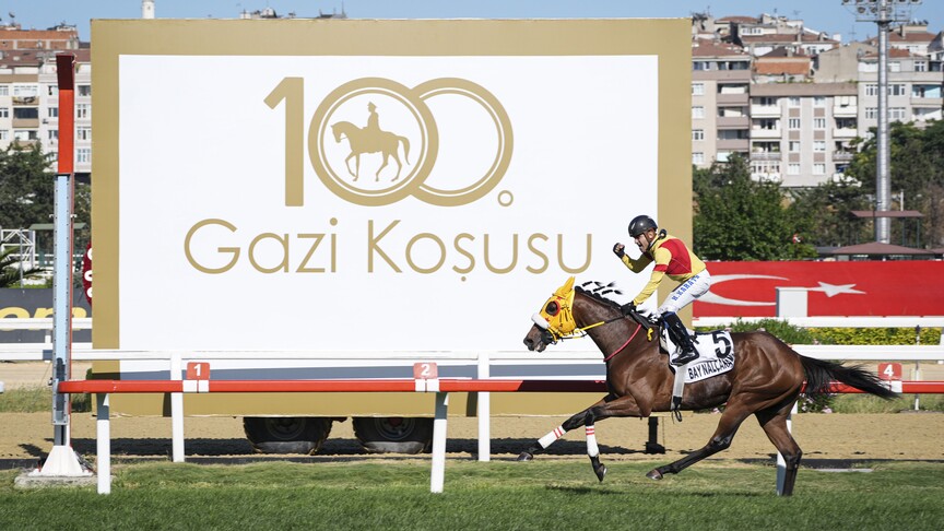 100. Gazi Koşusu'nu jokeyliğini Halis Karataş'ın yaptığı 