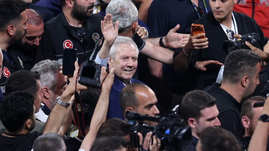 Fenerbahçe Başkanı Aziz Yıldırım ve yönetim kurulu üyeleri, mazbatalarını aldı