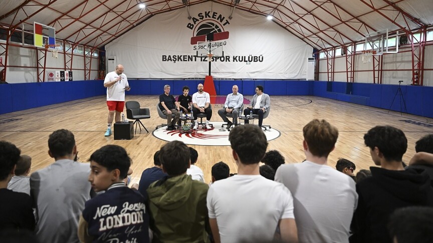 TBF Başkan Vekili Erdenay ile Litvanyalı eski basketbolcu Milaknis gençlerle buluştu