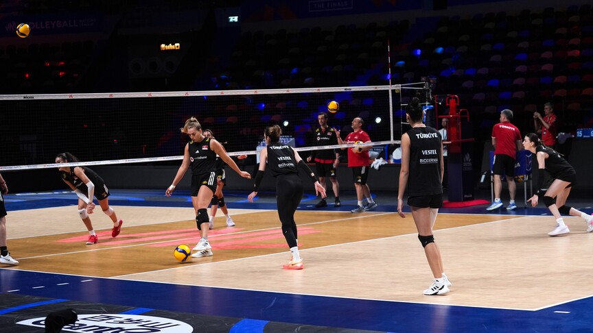 A Milli Kadın Voleybol Takımı, yarı final öncesi kupa hedefiyle motive