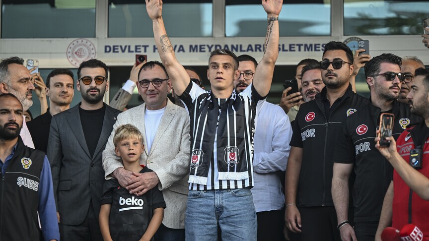 Beşiktaş'ın transfer görüşmelerinde bulunduğu Leandro Trossard, İstanbul'da