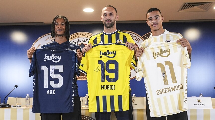 Fenerbahçe Kulübünden yeni transferler Greenwood, Ake ve Muric için imza töreni
