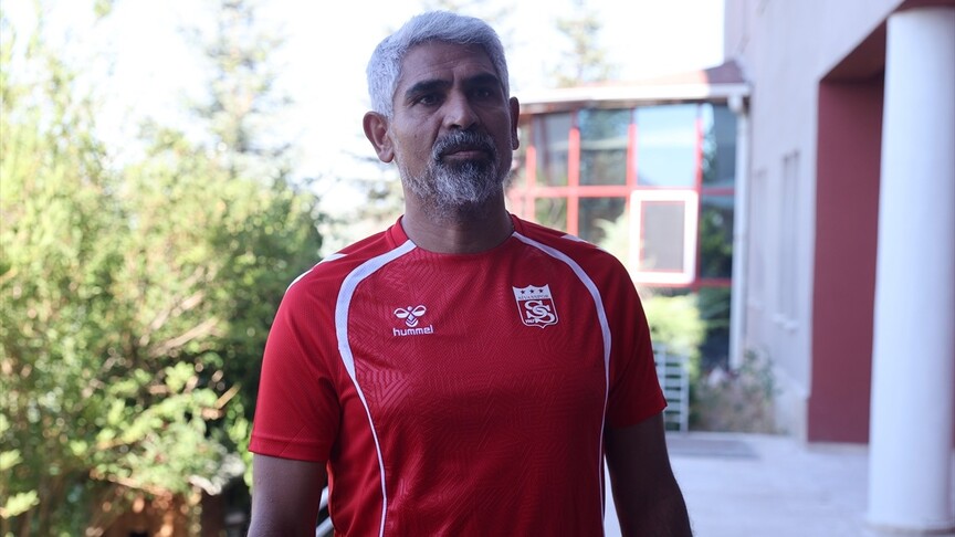 Sivasspor'da teknik direktörü İsmet Taşdemir