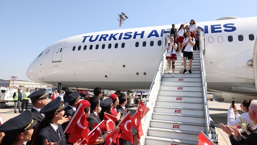 THY'den yurda dönen şampiyon A Milli Kadın Voleybol Takımı'na ilişkin paylaşım