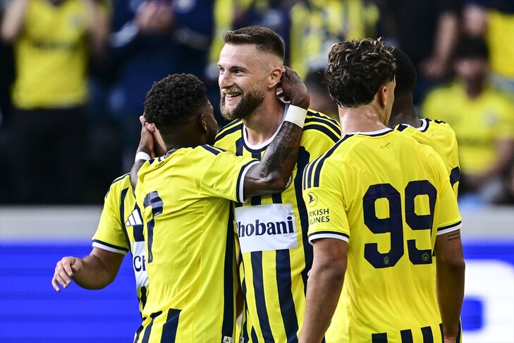 Fenerbahçe, ilk hazırlık maçını farklı kazandı