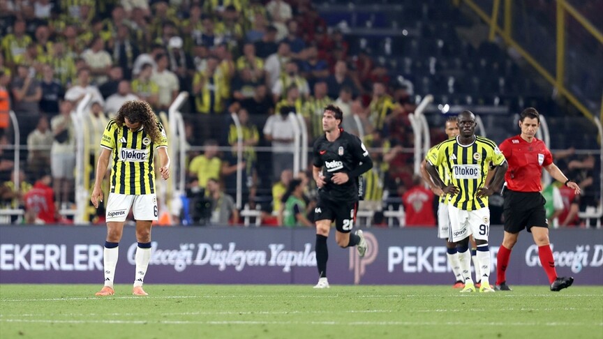 Süper Lig'de sezonun ilk derbisi Beşiktaş'ın Fenerbahçe'ye 2-1 üstünlüğü ile sona erdi