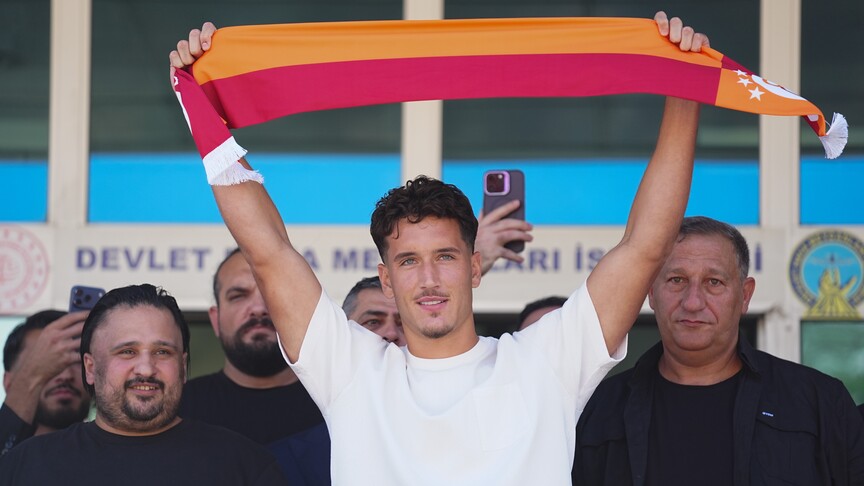 Milli futbolcu Deniz Gül'ün 
