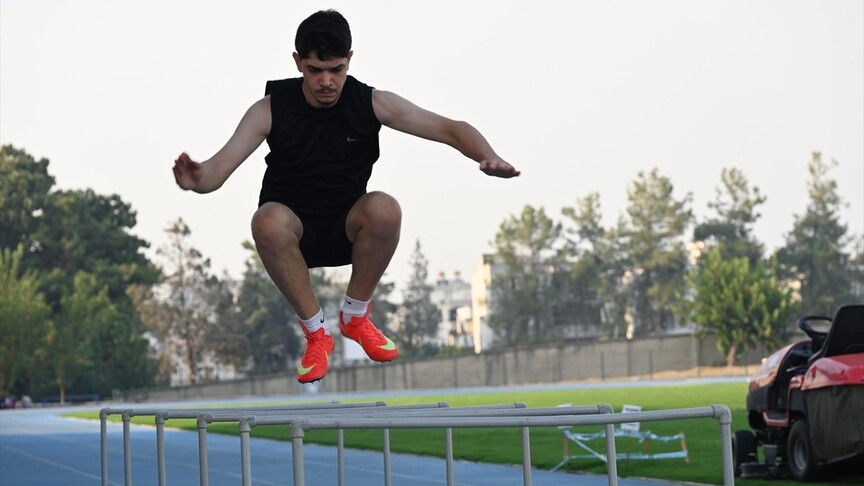 Atletizme başlayan otizmli Özgür, 3 yılda 7 kez birincilik sevinci yaşadı