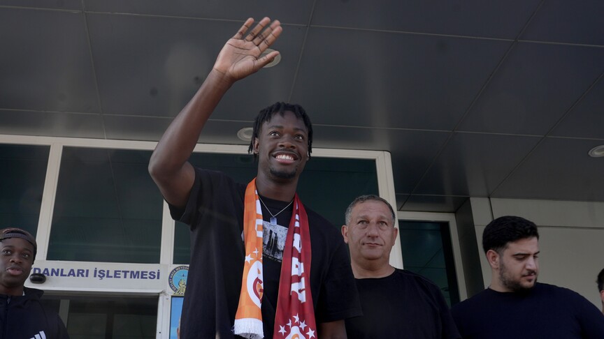 El Chadaille Bitshiabu, Galatasaray tarihindeki 12. Fransız futbolcu oldu