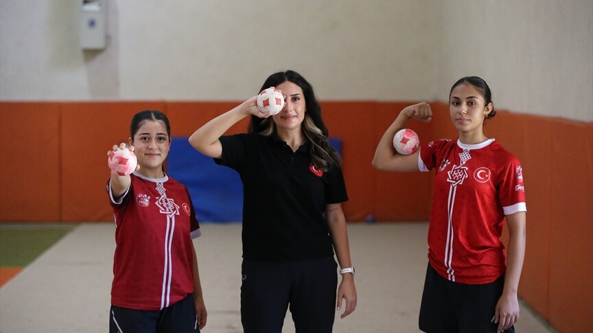 Dünya şampiyonu antrenörün öğrencileri Avrupa zirvesine odaklandı