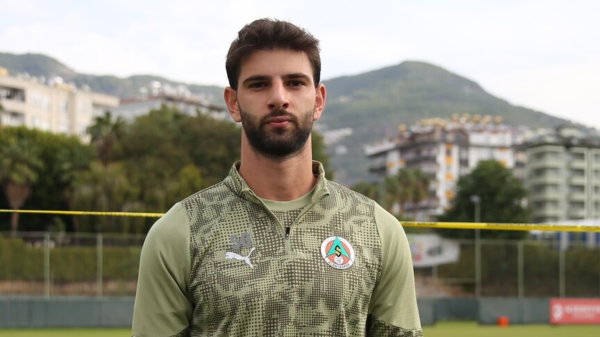 Beşiktaş, Corendon Alanyaspor'dan Ümit Akdağ'ı transfer etti