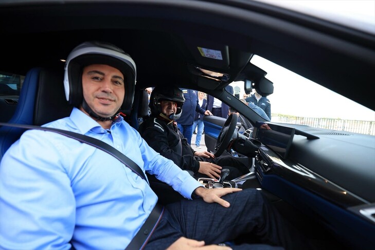 Bakan Osman Aşkın Bak, Formula 1 öncesi İstanbul Park'ta sürüş yaptı