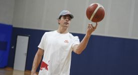 Dallas Mavericks'e transfer olan Tarık Biberovic, Fenerbahçe Basketbol Takımı'na veda etti