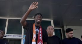 El Chadaille Bitshiabu, Galatasaray tarihindeki 12. Fransız futbolcu oldu