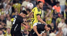 Süper Lig'de sezonun ilk derbisinde Fenerbahçe ile Beşiktaş Kadıköy'de karşılaşıyor