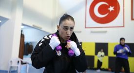 Sakatlıklara rağmen pes etmeyen milli boksör Filiz'in gözü Avrupa şampiyonluğunda